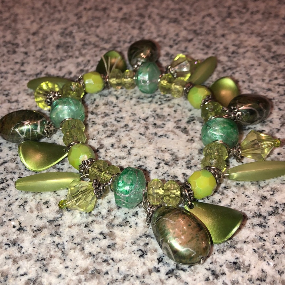 Green dangled bracelet